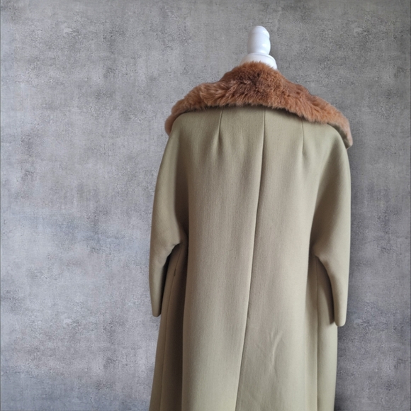 Preloved Elegant Pistaccio Coat with Faux Fur Collar - Unbranded - Picture 2 of 7